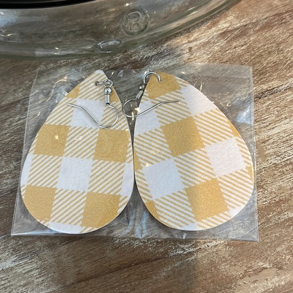 🩶 3/$15 🩶 NWOT Earrings - Picture 2 of 3